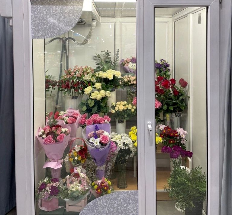 Продается магазин цветов в прикассовой зоне супермаркета
