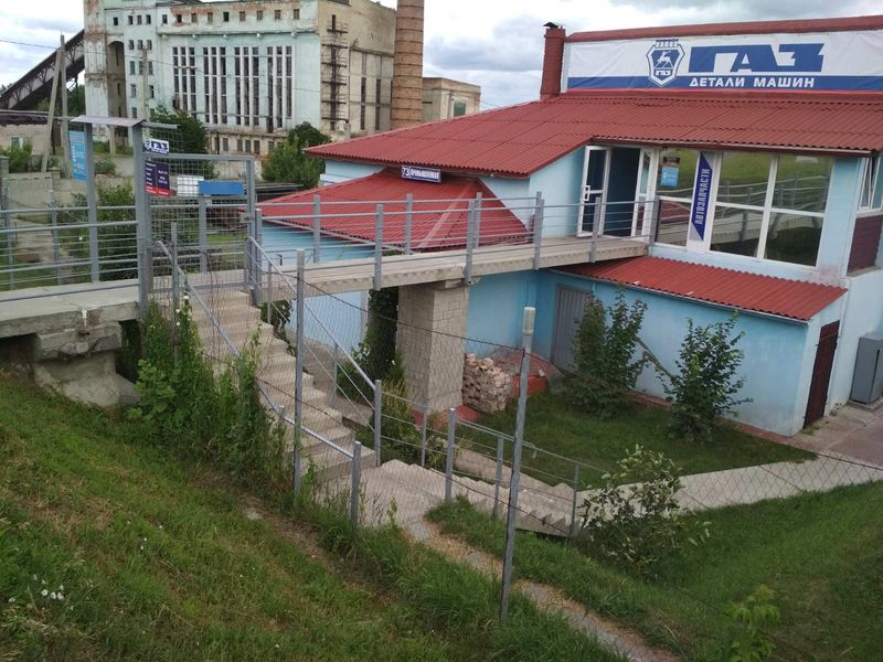 Автосервис с магазином запчастей, в собственности