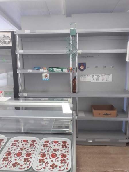Мини-магазин на остановке в Боровлянах