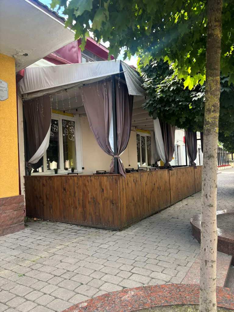 Кафе на центральной пешеходной улице в Пинске